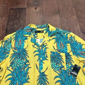 Lost Enterprises Mens Large Hawaiian Shirt NWT Floral Pineapple Nwt‎ Stretch